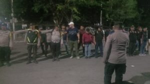 *Gempa M 7,7 Guncang NTT, Satbrimob Polda NTT Gerak Cepat Evakuasi Korban dan Buka Akses*