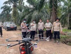Polda Riau Kerahkan Drone Pemadam Api Tangani Karhutla di Siak