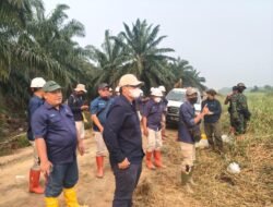 Cegah Api Meluas, Tim Gabungan Regional-2 Riau 1 PT. Agrinas Palma Nusantara Sigap dan Turut Serta Tangani Karhutla di Peringgan Kebun Banyu Bening Utama