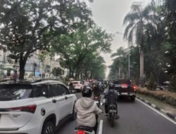 Arus Lalu Lintas di Jl. Jenderal Sudirman Pekanbaru Padat, Warga Diimbau Waspada di Jam Sibuk*