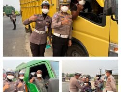 *Di Tengah Kabut Asap, Ditlantas Polda Riau Bagikan 1.000 Masker dan Edukasi Green Policing*