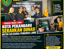 Panglima Muda Laskar Hulubalang Melayu Bersatu ( LHMB )kota Pekanbaru Serahkan bantuan sosial untuk Keluarga Pengurus DPD LHMB kota Pekanbaru yg terkena musibah