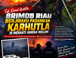 Tak Kenal Waktu, Brimob Riau Berjibaku Padamkan Karhutla di Meranti hingga Malam