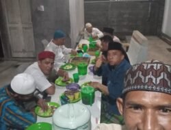 PENGURUS DAN JAMA’AH TORIQOH NAQSABANDIYAH GELAR ACARA SYUKURAN DI SURAU BAITUL RISQI JALAN KAYU PUTIH KECAMATAN BINA WIDYA PEKANBARU*