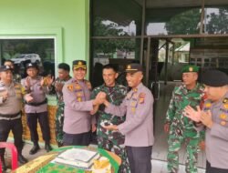 Surprise HUT TNI ke-81, Polsek Tanah Putih dan Polsek Tanah Putih Tanjung Melawan Beri Kue & Tanam Pohon Bersama di Koramil 02 Tanah Putih.