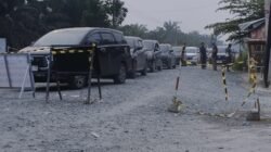 Pengecoran Perbaikan Jalan di Simpang Samak KM 61, Arus Lalu Lintas Diberlakukan Buka Tutup